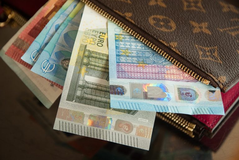 Українці — вступники до закордонних вишів отримають держстипендії