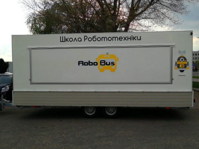 Україною їздитиме пересувна школа з навчання робототехніки та програмування