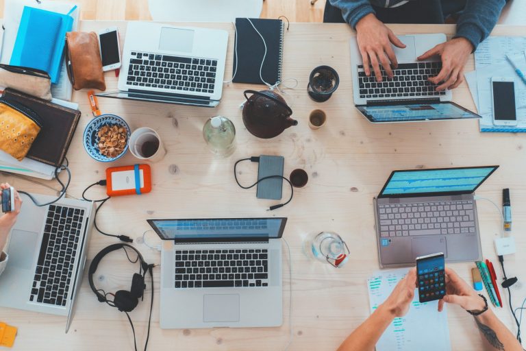 Як на літніх канікулах не втрапити у халепу під час підробітку