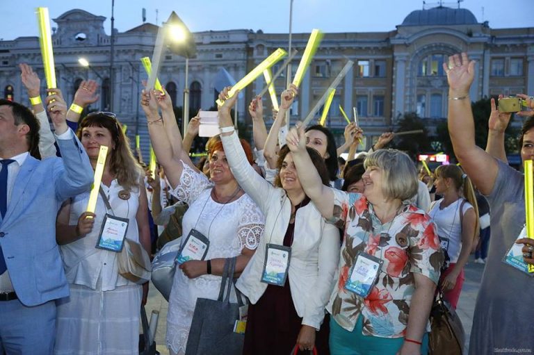 Освітянський флешмоб у Харкові ввійшов до Національної книги рекордів України