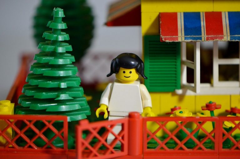 LEGO почала випускати конструктор із цукрової тростини