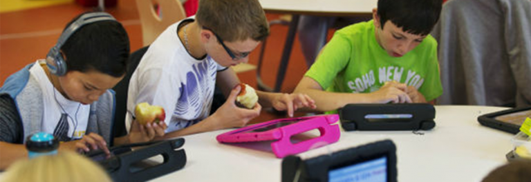 The Steve JobsSchool — індивідуальний план та iPad для кожного учня