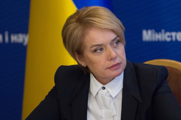 Гриневич розповіла, чи можна школярів змушувати прибирати в класі