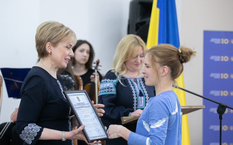 Українські науковці отримали урядові премії по 200 тисяч гривень