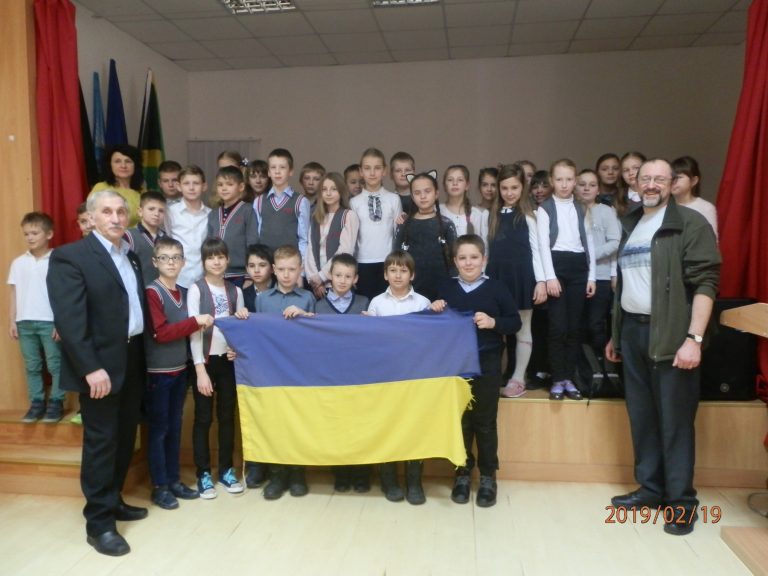 Учасники українських антарктичних експедицій провели зустрічі у 30 школах