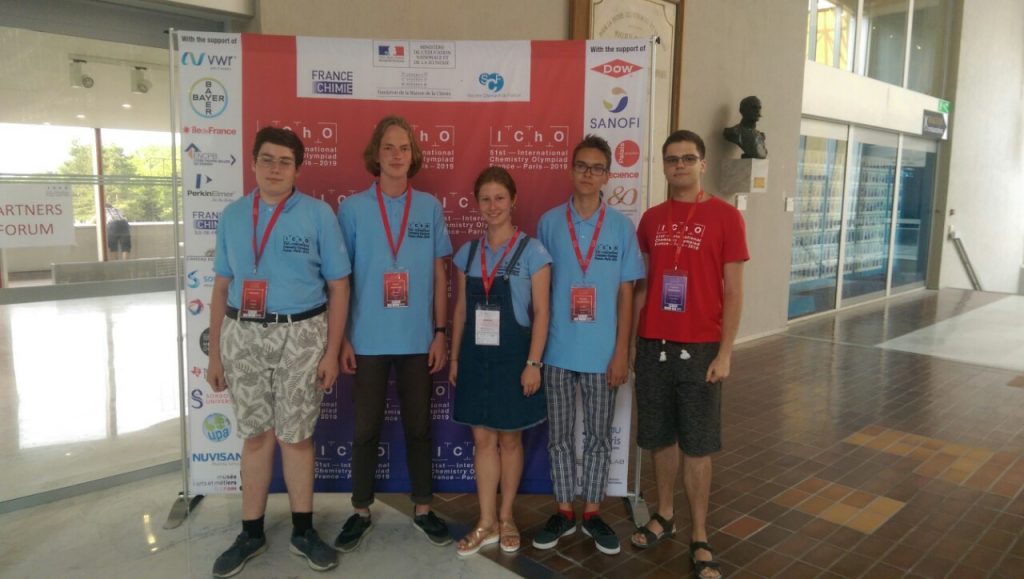 Українські школярі вибороли 4 медалі на міжнародній олімпіаді з хімії