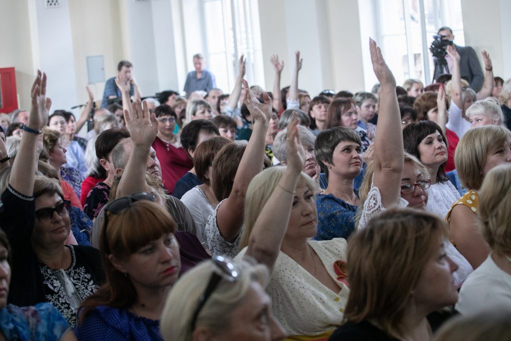 Вчителі з досвідом отримають підвищення зарплати на 10%, молоді спеціалісти — до 60%