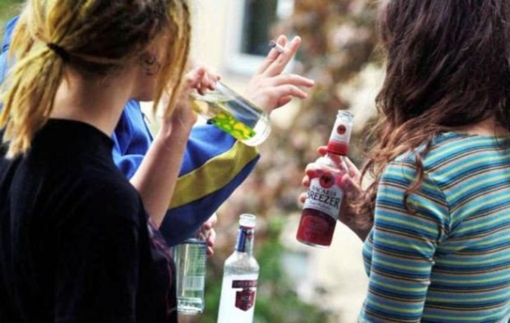Скільки п’ють і курять підлітки в Україні — дослідження