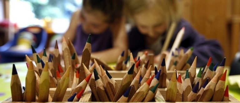 В яких регіонах світу люди найбільше вірять у свої школи?