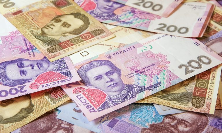 Зарплати та розвиток: уряд додатково виділив майже 6 млрд грн на школи