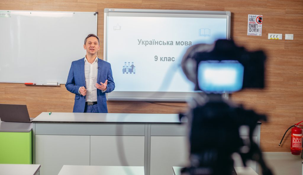Сьогодні стартує «Всеукраїнська школа онлайн»: розклад уроків і тем на тиждень