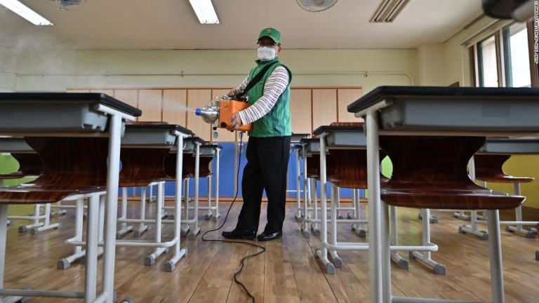 Півтисячі шкіл Південної Кореї знову зачиняють після відкриття
