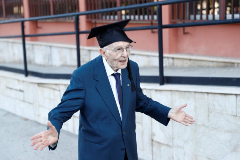 Італієць став випускником університету в майже 97 років