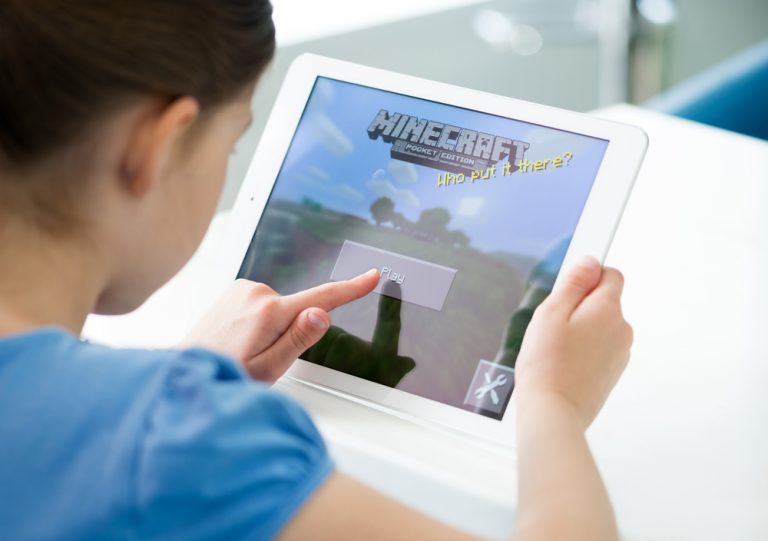 Три конкурси для школярів: школа мрії в Minecraft, екопроєкт, навчання в Румунії