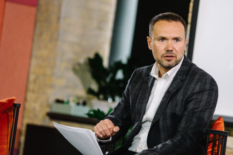 ВШО, реформа харчування, прозора експертиза підручників: Шкарлет звітував за 100 днів роботи