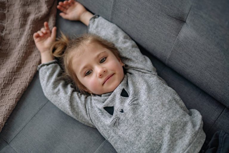 Впоратись зі стресом під час війни: 8 кроків для вчителів та батьків