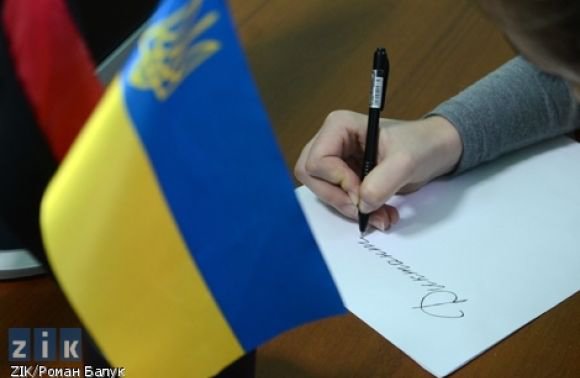 Російська в школі: з нового року замінити, до кінця цього відправити вчителів на простій
