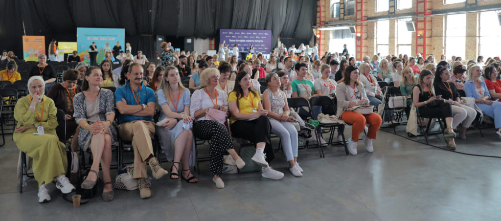 Скільки вчителів початкових класів пройшли сертифікацію: звіт ДСЯО