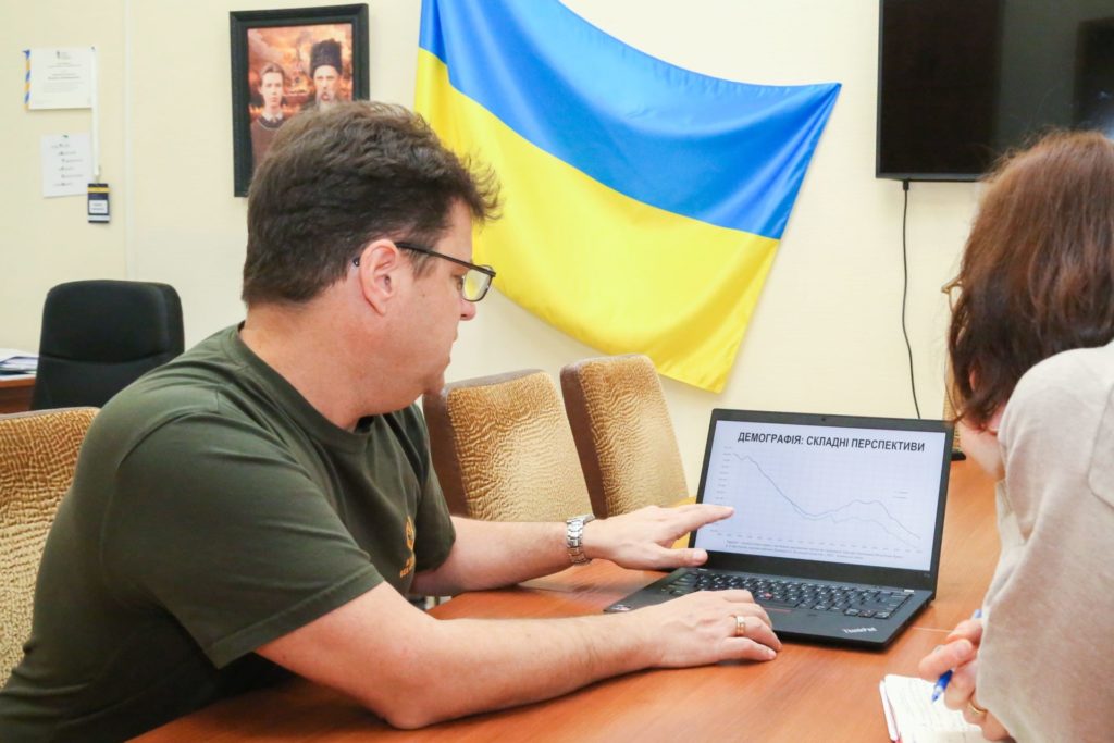 Випускникам ЗВО держава надасть перше робоче місце: деталі нового законопроєкту