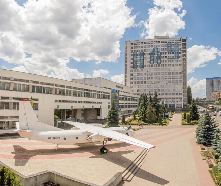 В.о. ректора НАУ скасувала дозвіл на забудову території новими ЖК