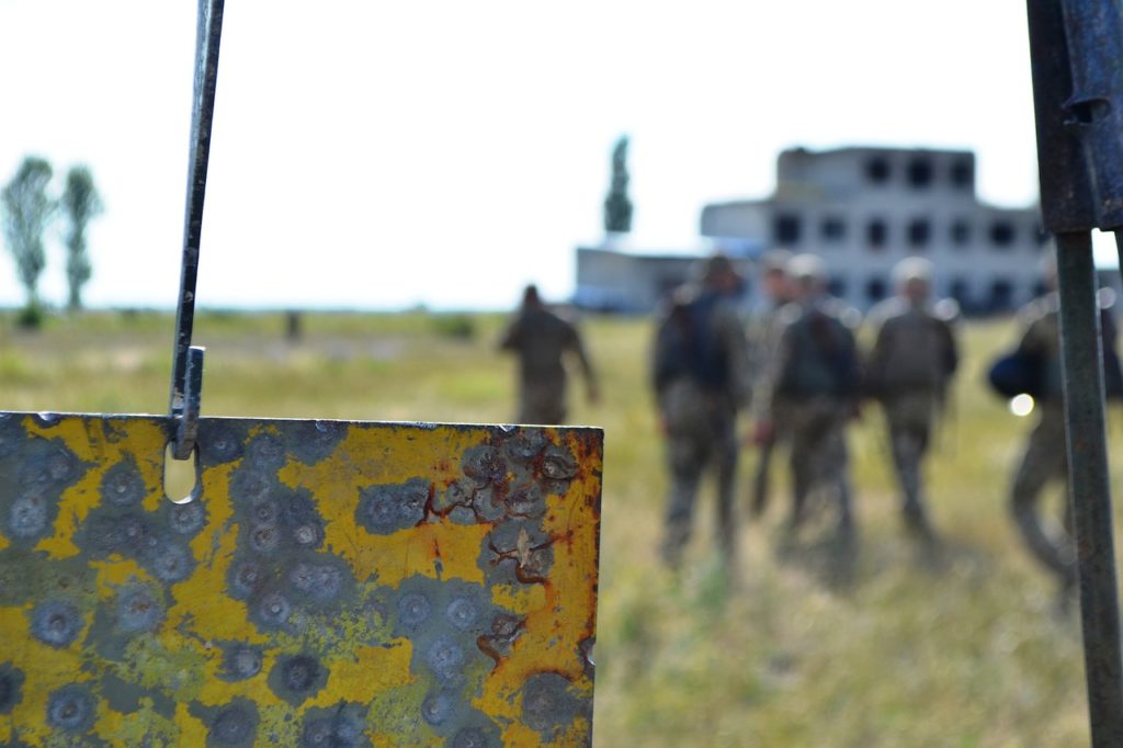 Не використовувати: відповідь МОН про підручник «Захист Вітчизни» з фото російських військових