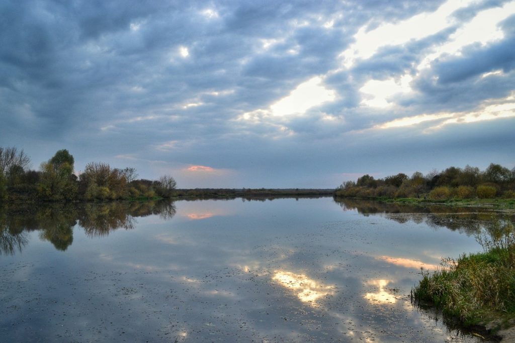 Забруднена вода з річок: чого і коли боятися?