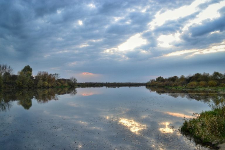 Забруднена вода з річок: чого і коли боятися?