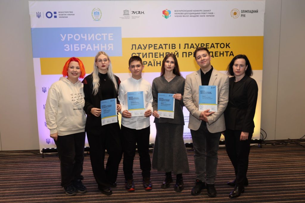 270 найталановитіших учнів отримали президентські стипендії