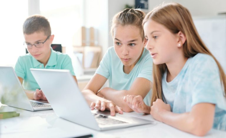 Гаджети не допомагають краще вчитися: невже революція EdTech зазнала поразки?