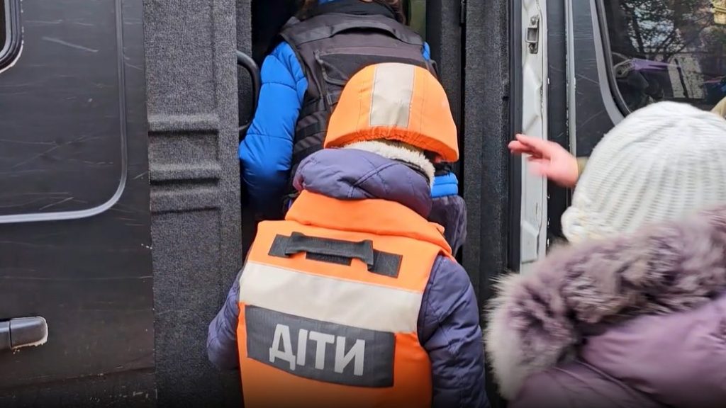 За відмову від примусової евакуації дітей — штраф: законопроєкт