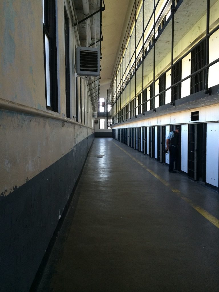 Шкільний карцер, який фінансують батьки: чому це неприпустимо