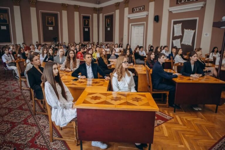 Ідеальний учитель: версія українських підлітків