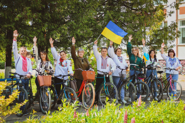 Міжнародний конкурс з української мови, захист безпритульних тварин та номінація «Веломентор року»: освітні можливості