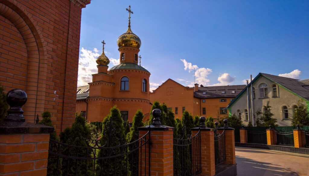 Російська мова в розкладі, радянські підручники: журналісти виявили підпільну школу в Києві