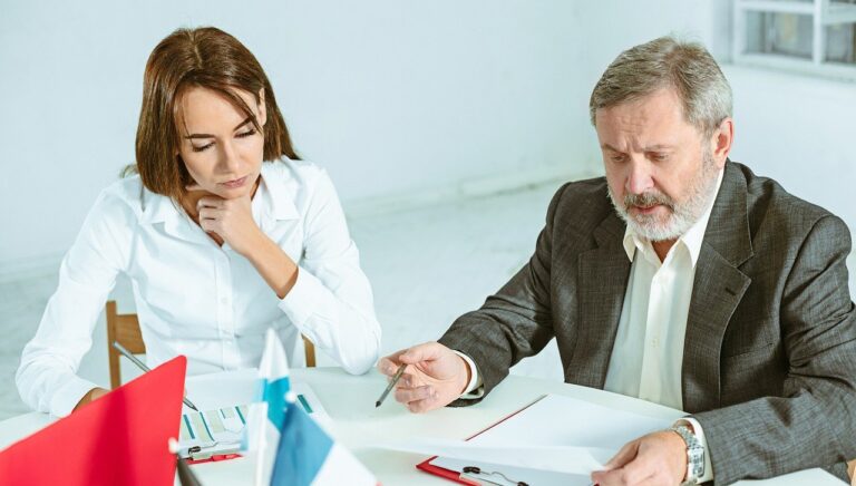Запрацювала «гаряча лінія» для допомоги у нарахуванні підвищених зарплат вчителів
