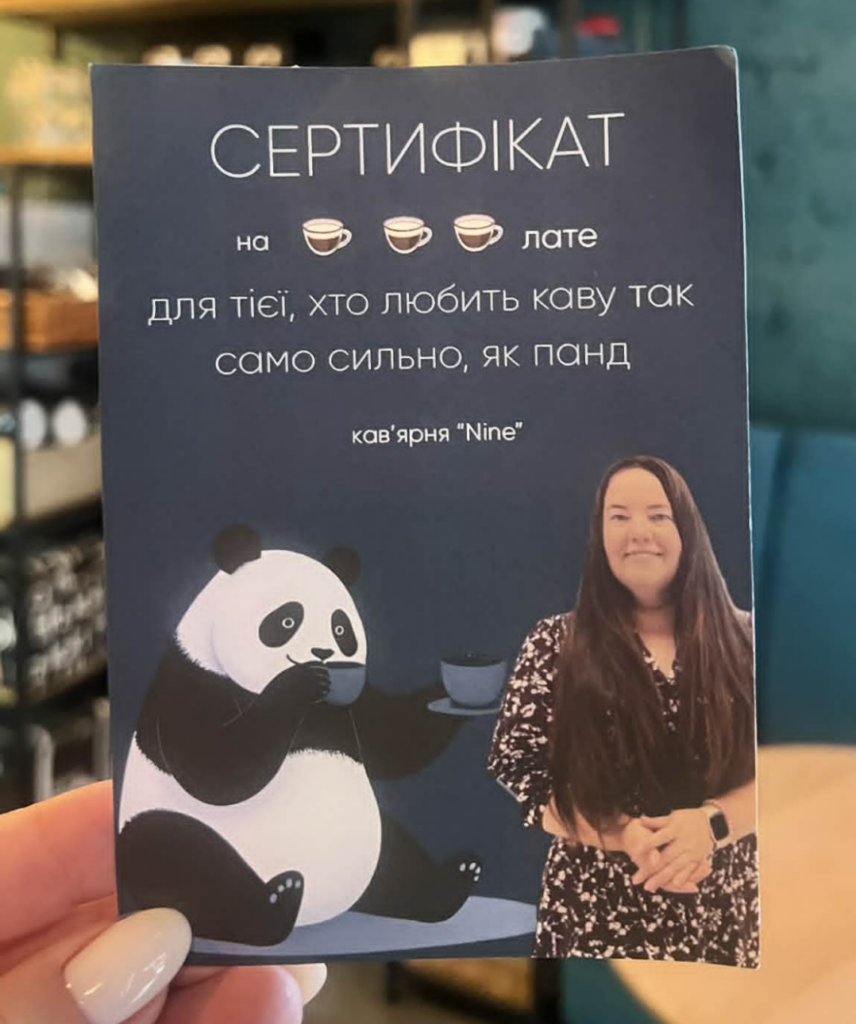 Вчителям: Турнікет, блендер, сало і фен: що носять із собою українські вчителі?