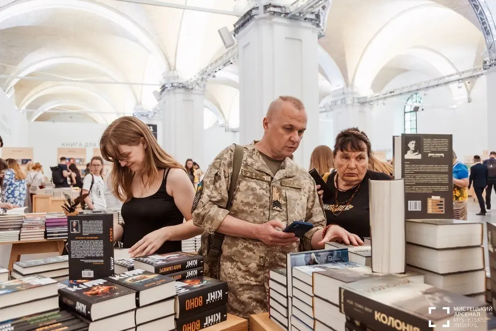 Новини: Курс для вчителів англійської, «Дрон з лапками» — конкурс студентів-інженерів, дати Книжкового Арсеналу: освітні можливості