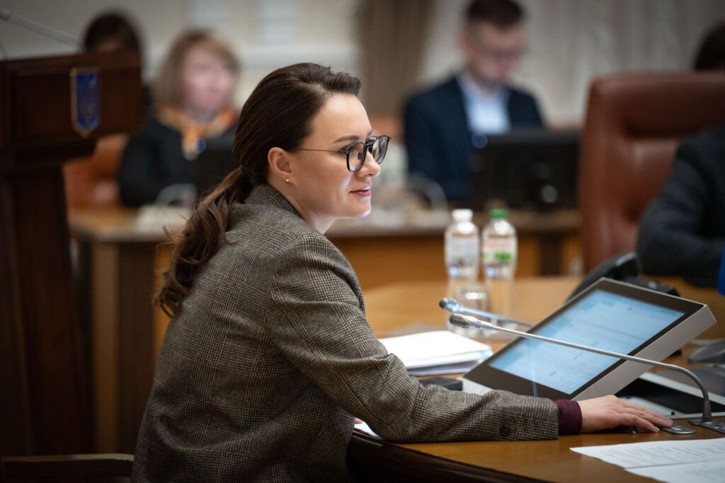 Уряд ухвалив рішення про шкільні автобуси, профрозвиток педагогів і нову систему підготовки підручників