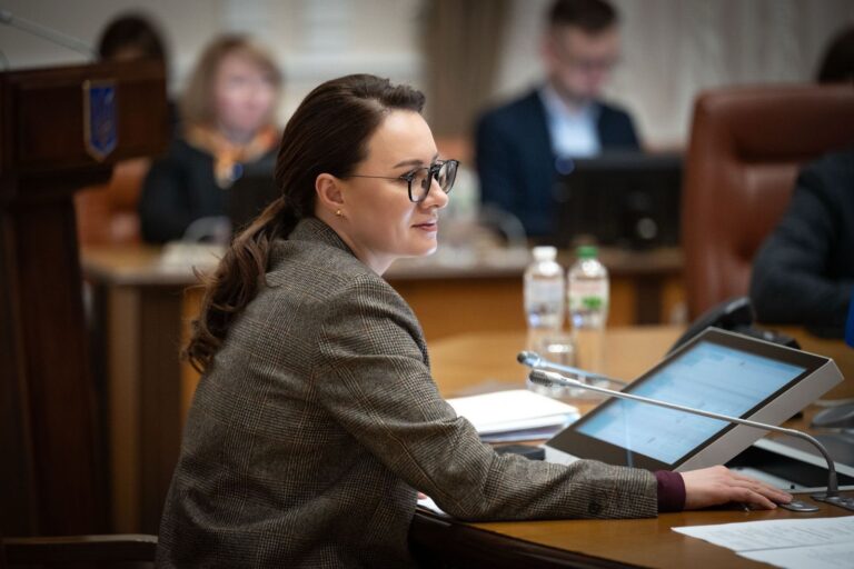 Уряд ухвалив рішення про шкільні автобуси, профрозвиток педагогів і нову систему підготовки підручників