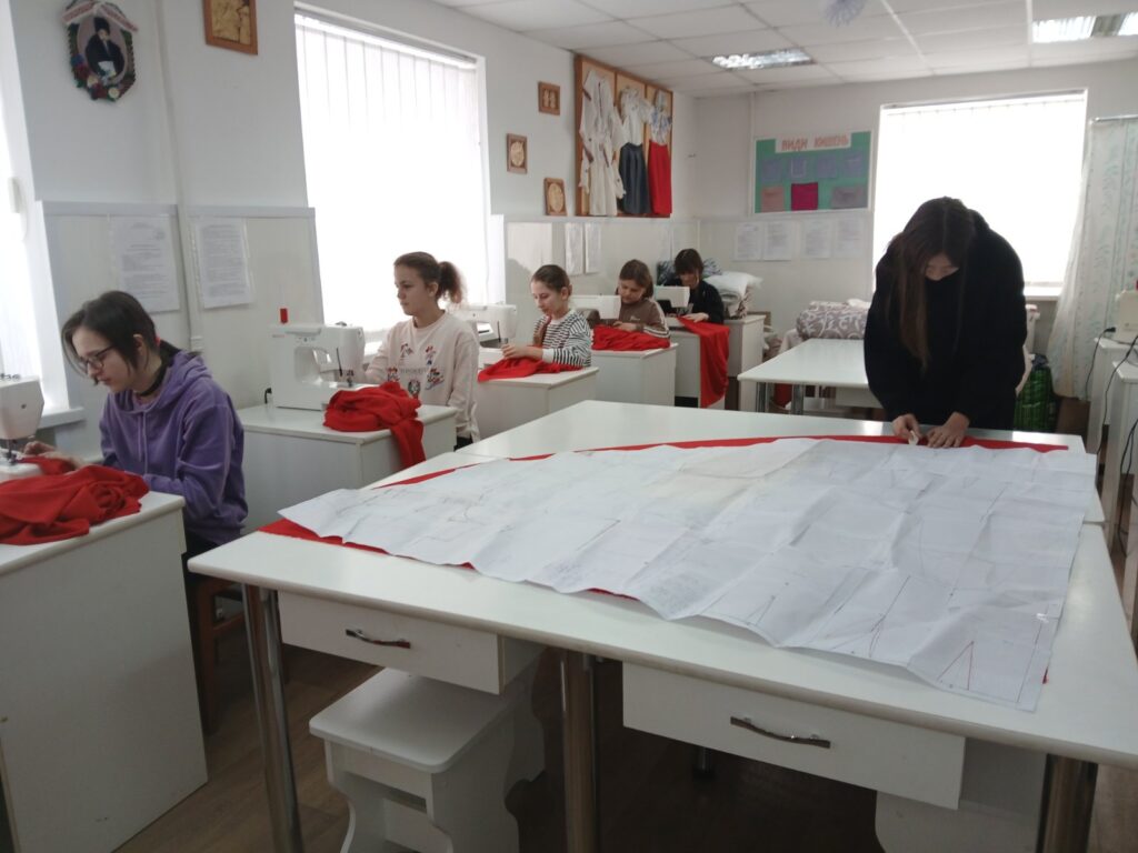 Вчителям: Голки, нитки та «можливо», яке змінює все: проєкт «Перша професія» дає дітям опору
