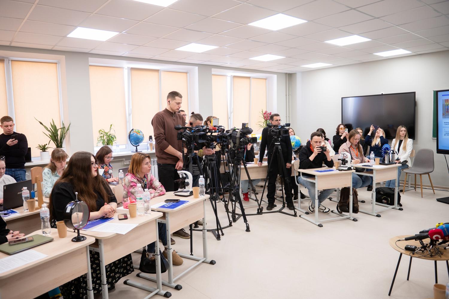 Новини: 3 роки Оксена Лісового на посаді: звіт МОН про інвестиції в освіту, ставку на вчителя, реформи
