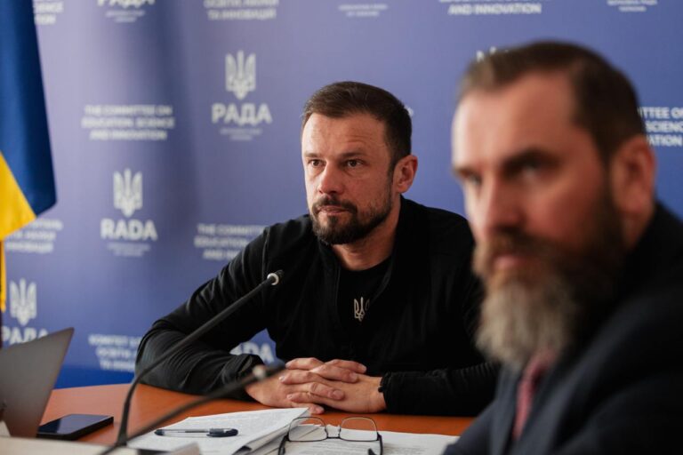 Що буде з підвищенням зарплат учителям: освітній комітет ВР встановив новий дедлайн для реформи оплати праці