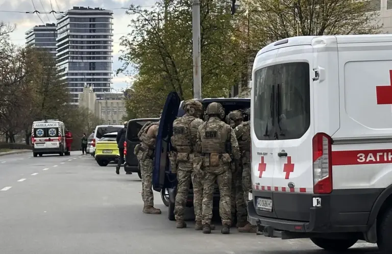 Коли зловмисник зі зброєю: навчіть дитину, як поводитися — поради поліції та психологів