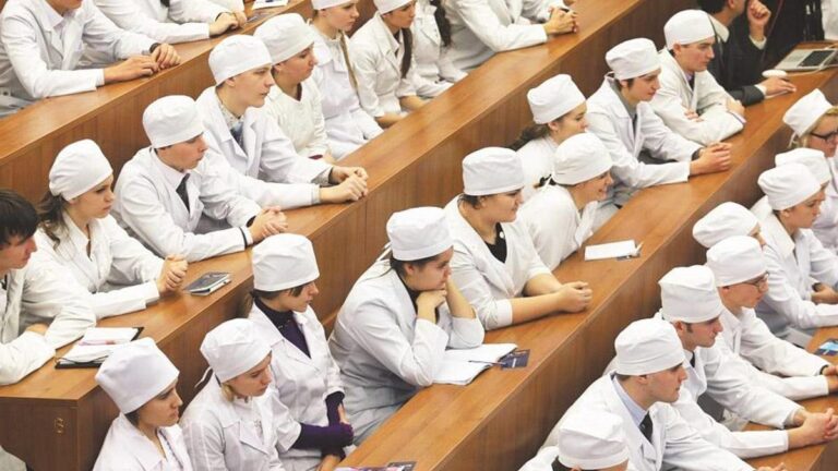 Студенти-медики отримуватимуть офіцерське звання: що зміниться з нового навчального року