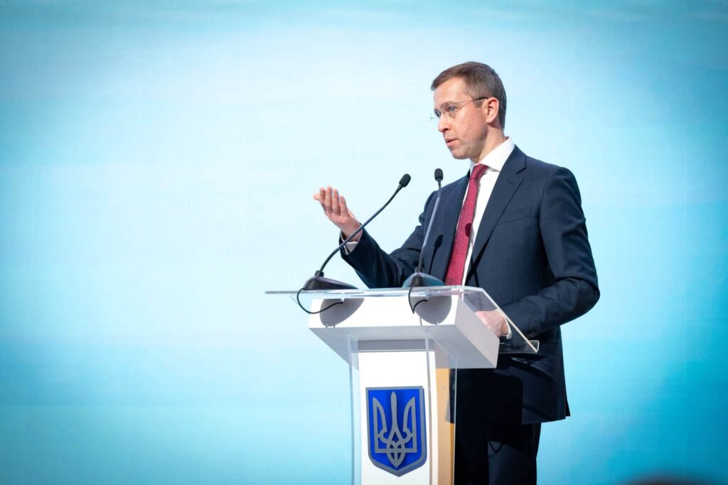 Зарплати вчителів, укриття, підручники та профільна школа — Корецький назвав головні пріоритети освіти на новий навчальний рік