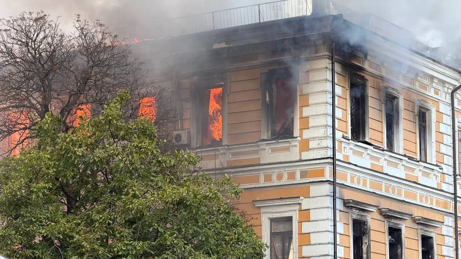 Росіяни вдарили по будівлі президії НАН України в центрі Києва: загинула жінка, троє постраждалих