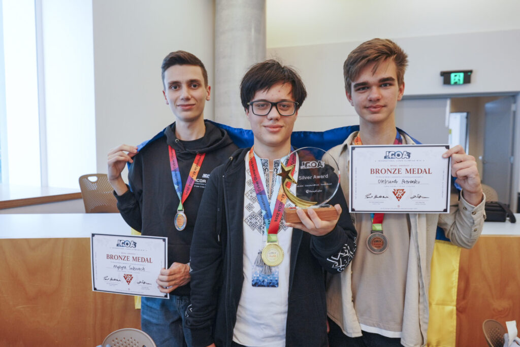 Українські школярі здобули 4 медалі на першій міжнародній олімпіаді з кібербезпеки та ШІ