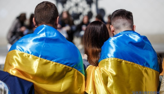 Українським дітям за кордоном видаватимуть сертифікати про збереження національної ідентичності