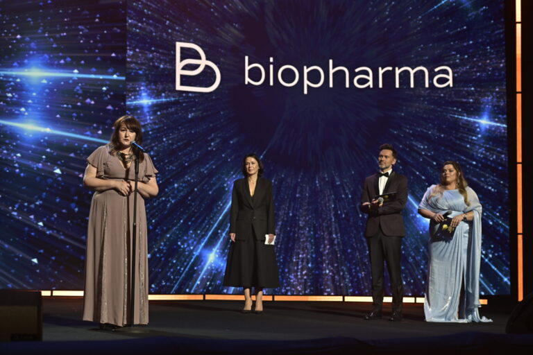 Global Teacher Prize Ukraine 2026 спільно з Biopharma відзначили вчительку в номінації «Вчитель хімії»