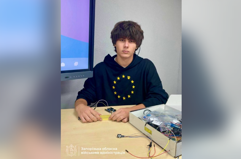 Школяр із Запоріжжя розробив розумний браслет для людей з аутизмом і представить його в Бразилії